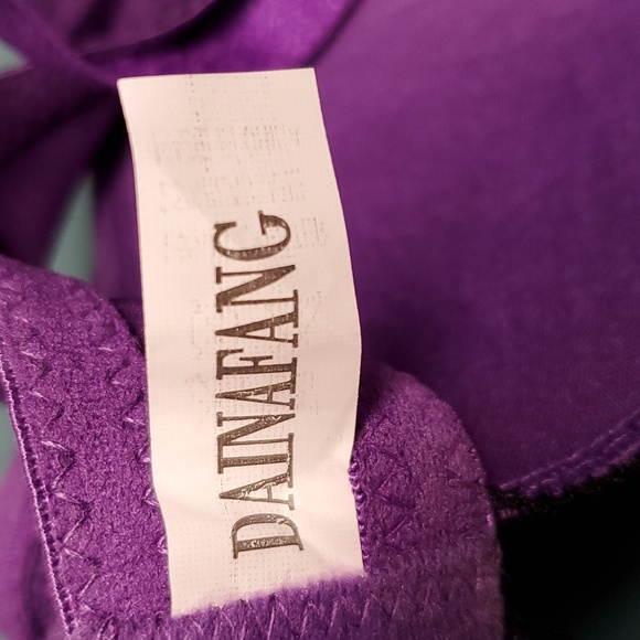 NWT- Gorgeous 42C Bra - Picture 7 of 8